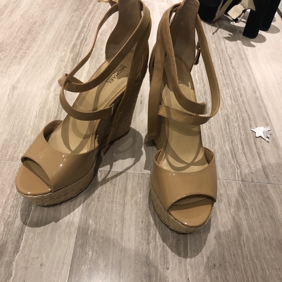 Michael Kors nude wedges 9 - Picture 2 of 3